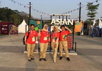 Tak Hanya Memandu, Para Volunteer Sigap Jaga Lingkungan Selama Asian Games 2018