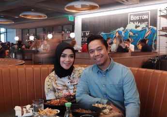 Sheza Idris Beri Kado Sangat Spesial di Hari Wisuda Sang Suami