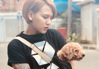 Makin Feminin, Evelin Nada Anjani Pamer Perut Seksi Saat Pemotretan Bertema Sporty