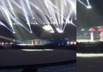 Closing Ceremony Asian Games 2018 Diguyur Hujan, Ronal dan Tika Pandu Acara Sembari Gunakan Payung