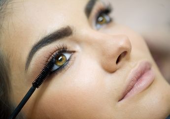 Mata Berair & Makeup Mata Jadi Luntur? Ikuti 9 Tips Makeup Mata Ini!