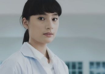 VIDEO: Tatjana Saphira Jadi Ilmuwan Cantik Video Klip Labirin Milik Tulus