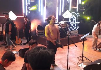 Setelah Tampil di Soundrenaline 2018, Pusakata Lucuti Pakaian di Atas Panggung