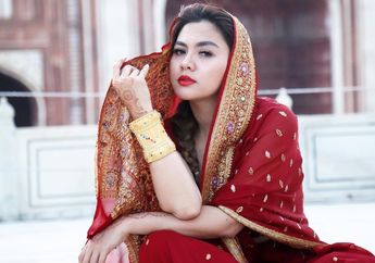 Intip Outfit Kondangan ala Vicky Shu dalam Balutan Dress Batik, Anggun dan Classy Banget