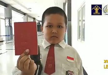 Cerita Nursaka, Bocah SD yang Harus Lintasi Dua Negara Setiap Hari Demi Bersekolah