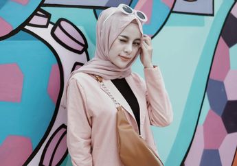 Contek yuk Gaya Selebgram Aghnia Punjabi dengan Pilihan Blazer dan Stripe Pants Harga Terjangkau!