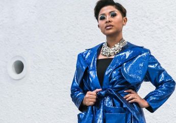 Wefie di Dalam Lift Bareng Super Junior, Dira Sugandi Sampaikan Salam Member Suju untuk ELF Indonesia