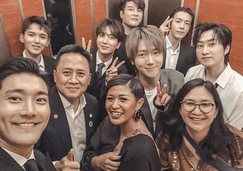 Bertemu Kembali Di Korea, Dira Sugandi Foto Bersama Siwon Super Junior