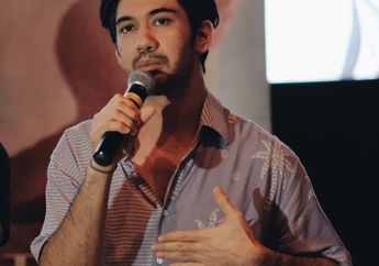 Pesona Reza Rahadian saat Jadi Asisten Dosen di UI, Netizen Rela Jadi Mahasiswa Abadi!