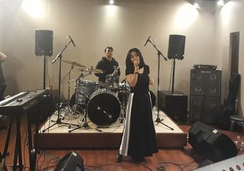 Syahrini Jalani Latihan Jelang Konser 10 Tahun Jambul Khatulistiwa