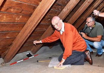 Seorang Kakek Temukan Ruang Rahasia di Lotengnya, Setelah Tahu Isi di Dalamnya Ia Amat Bahagia