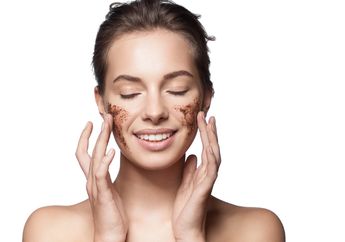 Kulit Wajah Cerah Alami dengan Masker Campuran Kopi dan Yoghurt, Simak Caranya!