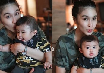 Pertama Kali Diajak Ziarah, Wajah Rapahel Moeis Jadi Sorotan