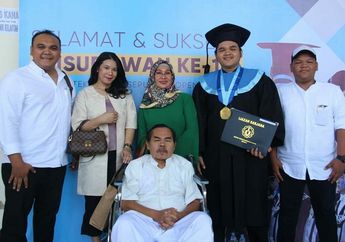 Dengan Suara Terbata-bata dan Duduk di Kursi Roda, Mat Solar Dampingi Anaknya Nikah