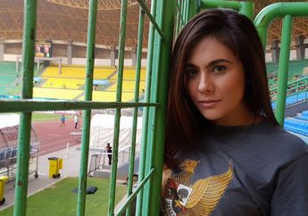 Usai Pegang Biota Laut, Netizen Beri Pelajaran Untuk Wulan Guritno