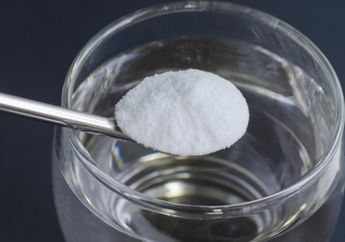 Bikin Nyesel karena Baru Tahu, Mandi dengan Air Garam Setiap Hari Bisa Bikin Perubahan Besar untuk Kulit, Salah Satunya Bikin Glowing!