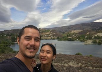 Anniversarry ke-8, Happy Salma Kenang Momen Berharga Pernikahan