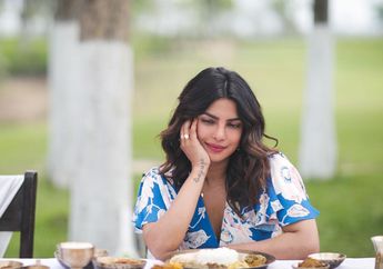 4 Tips Sederhana Untuk Dapatkan Model Rambut Bergelombang Seperti Priyanka Chopra, Coba deh!