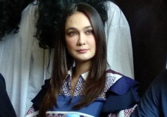 Tampil dengan Gaun, Cantiknya Luna Maya Mirip Boneka Belanda