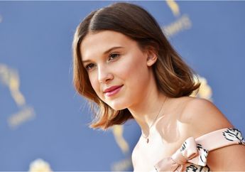 Gantikan Cardi B, Millie Bobby Brown Ngerap Saat Tampil Bersama Maroon 5