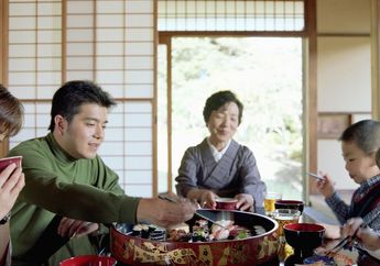 Ingin Hidup Lebih Lama? Yuk Ikuti Kebiasaan Makan ala Orang Jepang Ini!