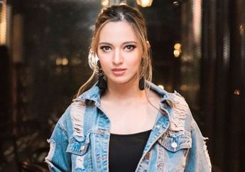 Bak Barbie Hidup, Nia Ramadhani Tampil Manis dengan Dress Tutu Saat Hadiri Launching Brand Fashion Ternama