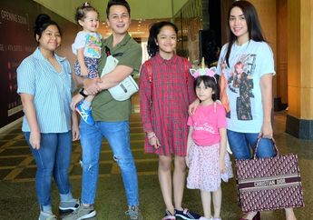 Unggah Foto Masa Kecil, Ussy Sulistiawaty Dibilang Sangat Mirip dengan Putri Keduanya