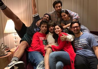 Intip Penampilan Para Bintang Bollywood dalam Foto Unggahan Karan Johar