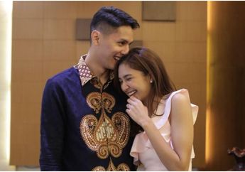 Kompaknya Gaya Formal Mikha Tambayong dan Daniel Wenas Kenakan Setelan Jas, Couple Goals!