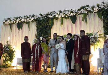 Kebahagian Suti Karno di Hari Resepsi Pernikahan Sang Anak