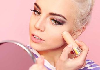 Tidak Gampang Pecah, Berikut 4 Rekomendasi Blush On Stick yang Super Praktis!