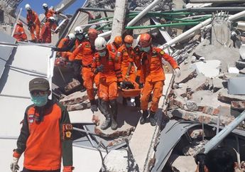 Update Gempa Donggala - Kisah Fitri Leonica, 3 Hari Hidup di Bawah Reruntuhan Gempa Bersama Jenazah Suami