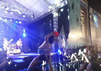 Waduh! Jiung Mandi Diatas Panggung Synchronize Fest 2018