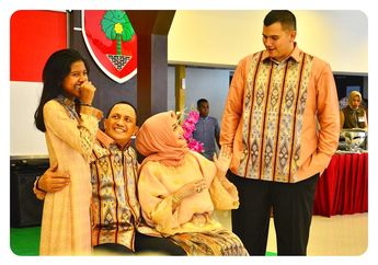 Awalnya Sering Berantem, Bella Saphira Kini Tampak Akrab dengan Kedua Anak Tiri, Intip 5 Potretnya!