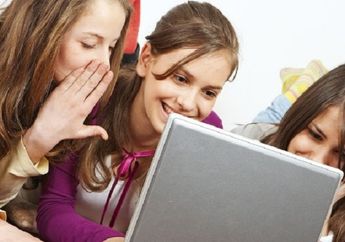 Empat Cara Komunikasi dengan Anak Millennials Biar Nggak Kalah Update