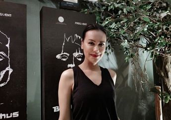 Lakukan Gladi Bersih Pentas Bawi Lamus, Baju Sophia Latjuba Sempat Copot