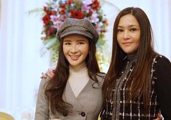 Hadiri Acara Fashion, Jamie Chua Pakai Rok Mini Jutaan Rupiah!