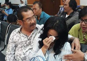 Menangis Berderai-derai Usai Sidang Perceraian, Shezy Idris Mengaku Tak Siap Ketemu Suami
