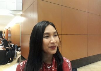 Happy Salma Komentari Adik Ipar Yang Kehilangan Gelar Bangsawan Gara-Gara Dinikahi Pria Bule