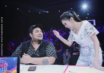 Tolak Bala, Ivan Gunawan Pajang Foto Ayu Ting Ting di Rumahnya!