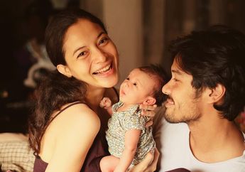 Bayi Perempuan Putri Marino Tepat Berusia Satu Bulan, Intip yuk Deretan Foto Cantiknya!