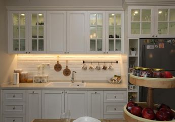 Cara Hilangkan Bau Busuk di Lemari Dapur Tanpa Bahan Kimia