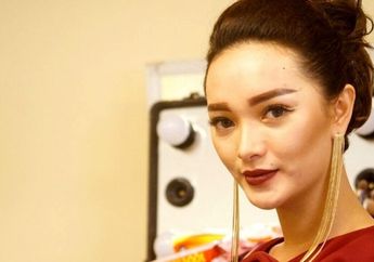 Sambil Menangis, Zaskia Gotik: Kenapa Saya Nggak Dapat-dapat Jodoh