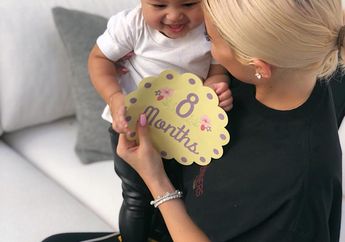 Kylie Jenner dan Anaknya Kompak Gunakan Kostum Ini Untuk Halloween, Gemas!