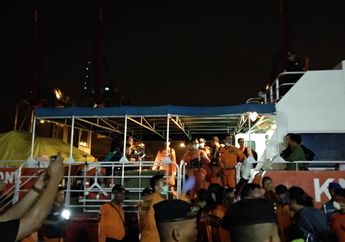 Terlihat Rambut Menyembul Dari Balik Kantong Jenazah Korban Lion Air JT610 yang Dibawa Tim SAR Gabungan