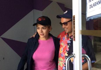 Pamer Rumah Baru, Nikita Mirzani Kepergok Masih Simpan Foto Lama Bersama Dipo Latief di Kamarnya!