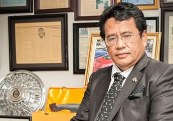 Hotman Paris Makan Malam Bareng Keluarga, Netizen Kok Nyinyir?