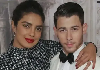 Adakan Bridal Shower sebelum Menikah, Priyanka Chopra Cantik Berbalut Gaun Berbulu