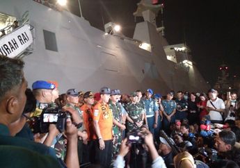 Diduga Salah Satu Bagian Ping Locator pada Black Box Pesawat Lion Air JT610 Tertutup Pasir