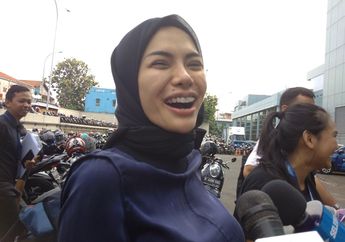 Tak Datang Melayat ke Rumah Mertua, Nikita Mirzani Ungkap Kedekatannya dengan Ibunda Dipo Latief